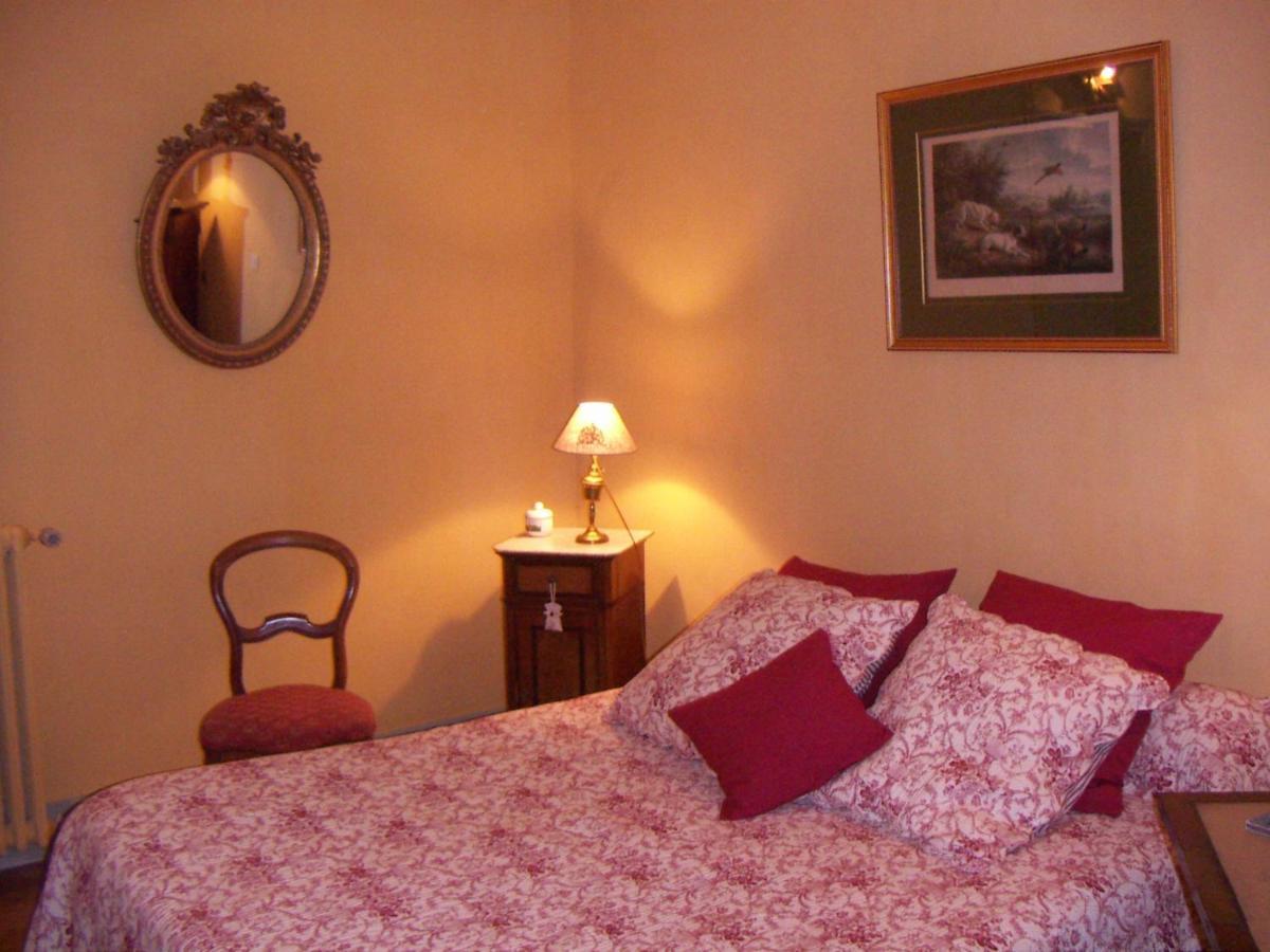 Chateau La Gentilhommiere Du Puits Notre-Dame 30 Rue De L'Eglise 24110 Saint Leon Sur L'Isle 外观 照片