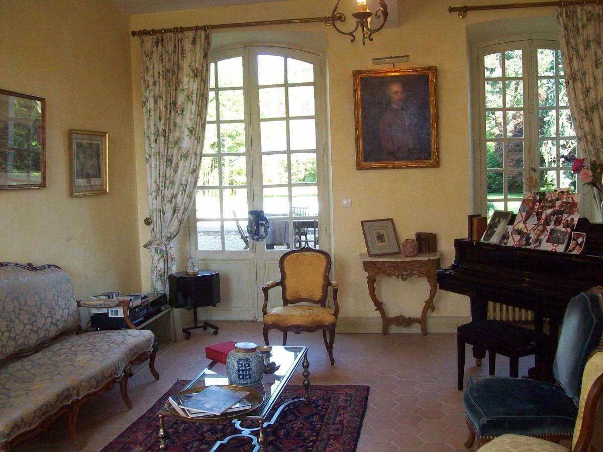 Chateau La Gentilhommiere Du Puits Notre-Dame 30 Rue De L'Eglise 24110 Saint Leon Sur L'Isle 外观 照片