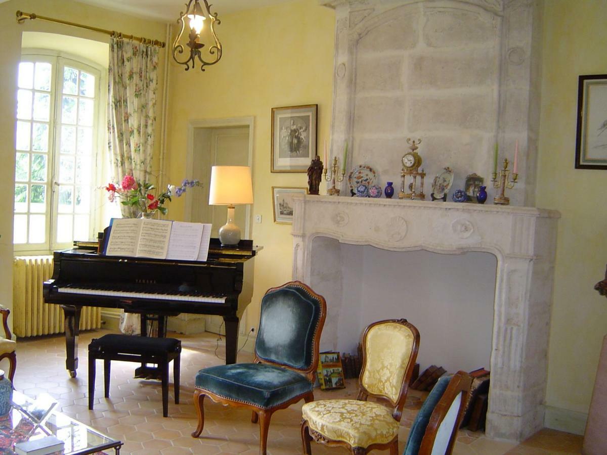 Chateau La Gentilhommiere Du Puits Notre-Dame 30 Rue De L'Eglise 24110 Saint Leon Sur L'Isle 外观 照片