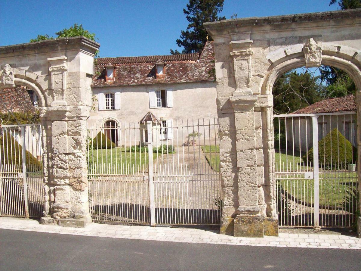 Chateau La Gentilhommiere Du Puits Notre-Dame 30 Rue De L'Eglise 24110 Saint Leon Sur L'Isle 外观 照片