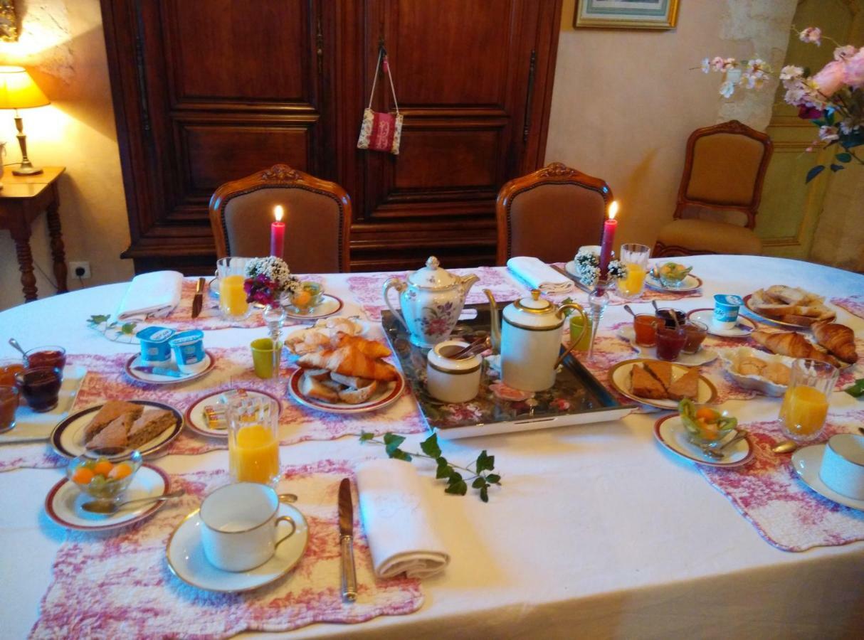 Chateau La Gentilhommiere Du Puits Notre-Dame 30 Rue De L'Eglise 24110 Saint Leon Sur L'Isle 外观 照片