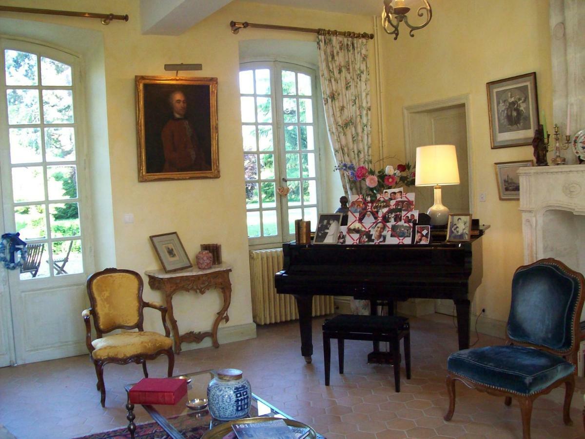 Chateau La Gentilhommiere Du Puits Notre-Dame 30 Rue De L'Eglise 24110 Saint Leon Sur L'Isle 外观 照片