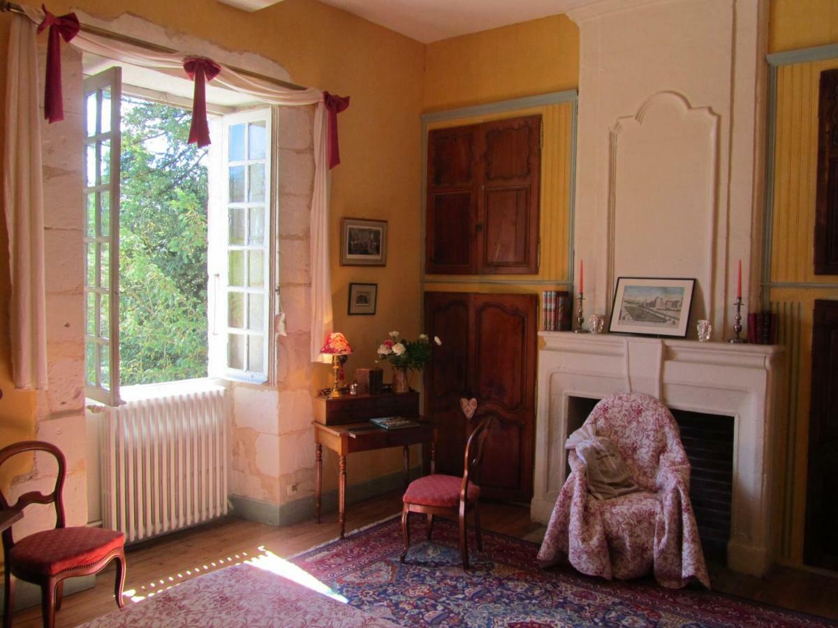 Chateau La Gentilhommiere Du Puits Notre-Dame 30 Rue De L'Eglise 24110 Saint Leon Sur L'Isle 外观 照片