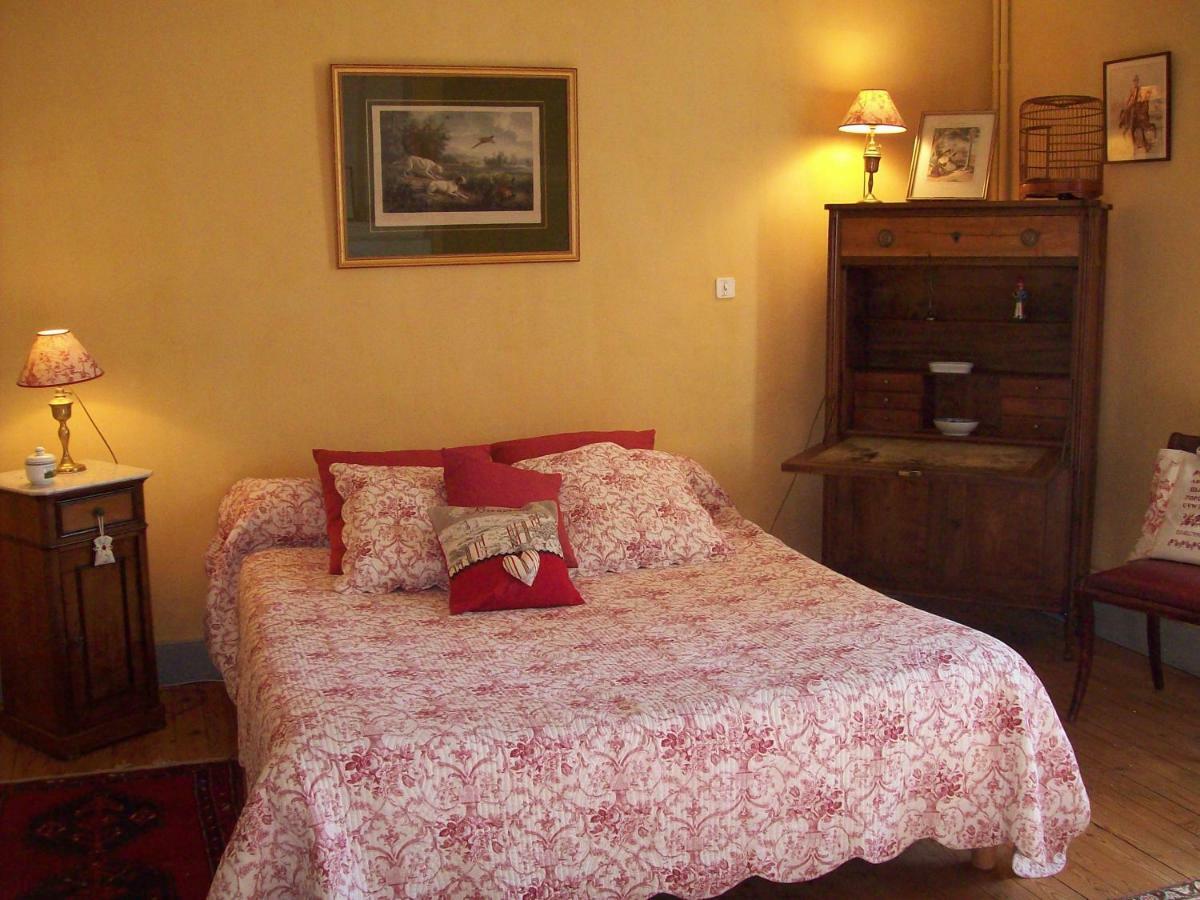 Chateau La Gentilhommiere Du Puits Notre-Dame 30 Rue De L'Eglise 24110 Saint Leon Sur L'Isle 外观 照片