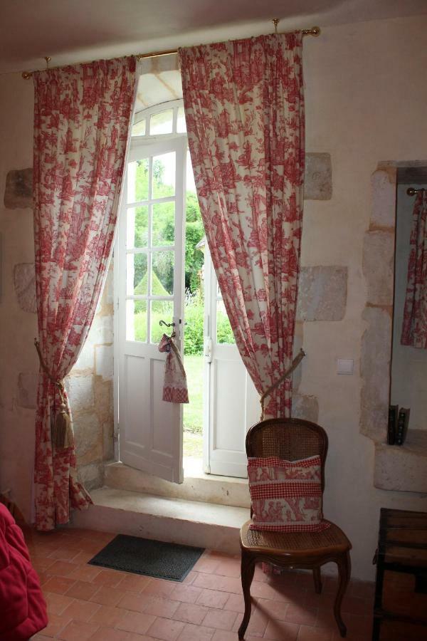Chateau La Gentilhommiere Du Puits Notre-Dame 30 Rue De L'Eglise 24110 Saint Leon Sur L'Isle 外观 照片