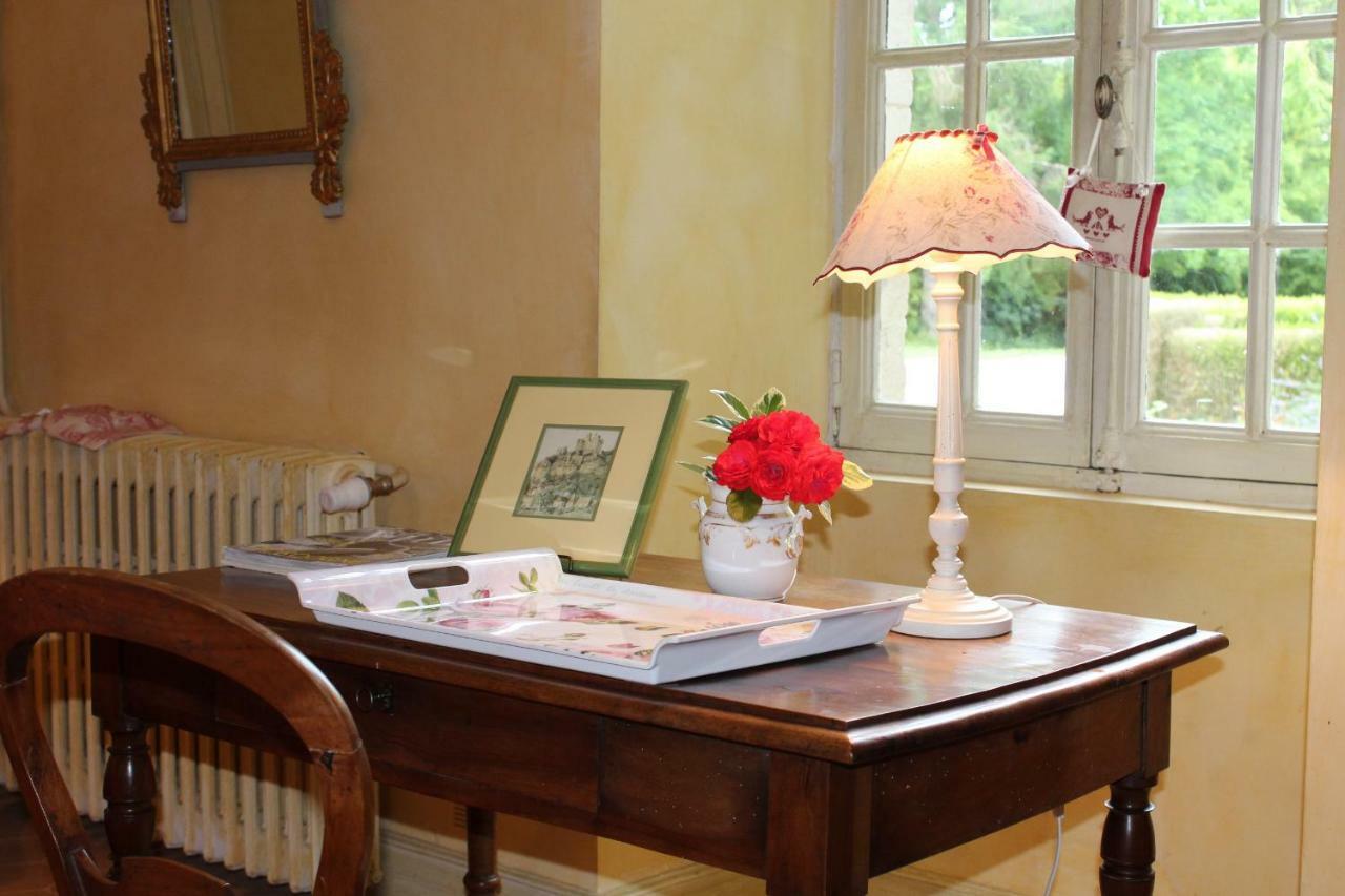 Chateau La Gentilhommiere Du Puits Notre-Dame 30 Rue De L'Eglise 24110 Saint Leon Sur L'Isle 外观 照片