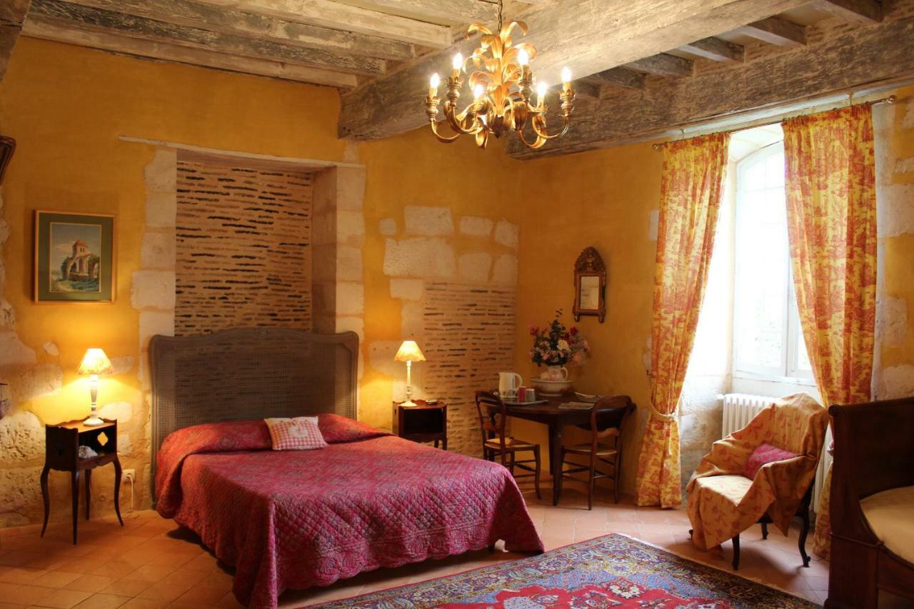 Chateau La Gentilhommiere Du Puits Notre-Dame 30 Rue De L'Eglise 24110 Saint Leon Sur L'Isle 外观 照片