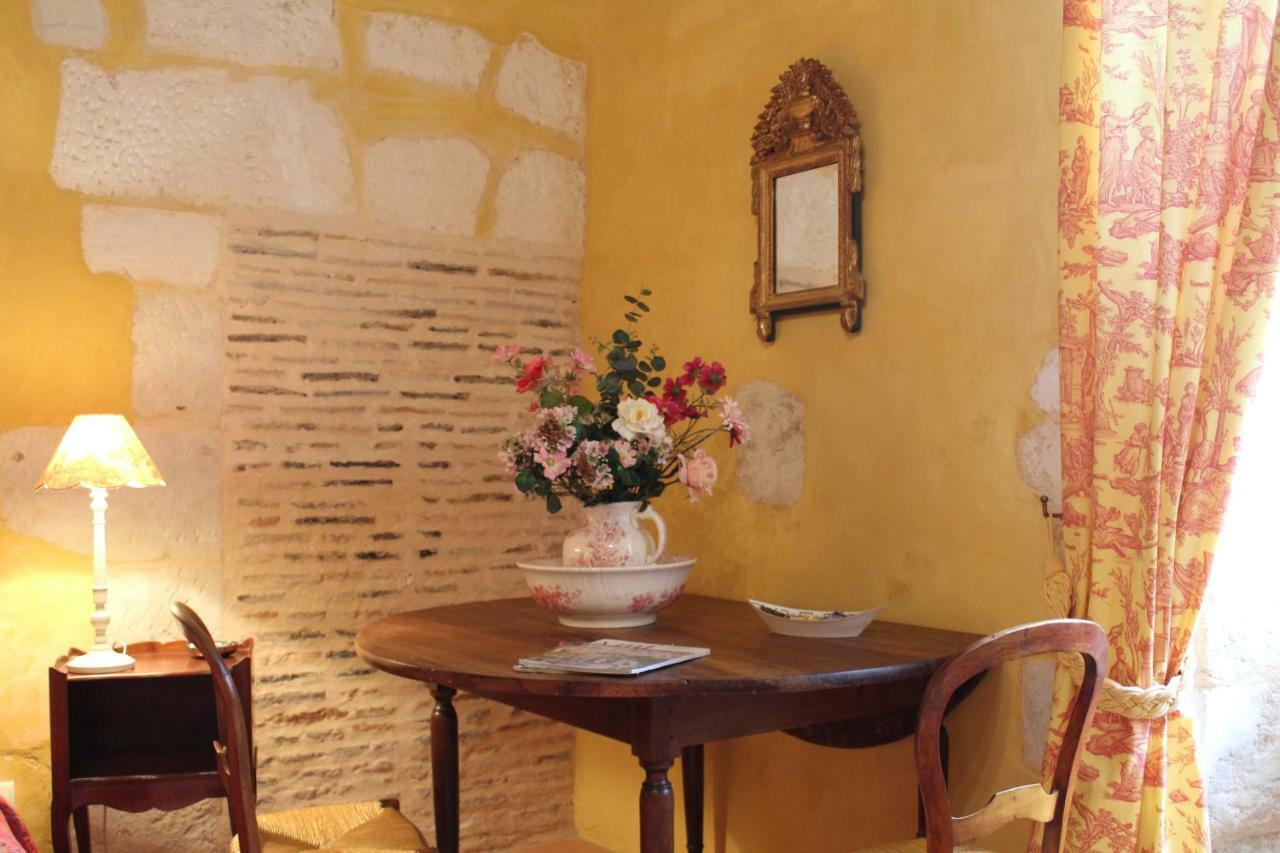 Chateau La Gentilhommiere Du Puits Notre-Dame 30 Rue De L'Eglise 24110 Saint Leon Sur L'Isle 外观 照片