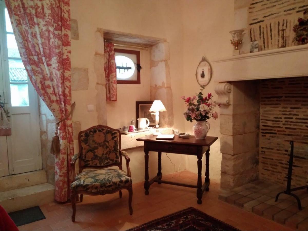 Chateau La Gentilhommiere Du Puits Notre-Dame 30 Rue De L'Eglise 24110 Saint Leon Sur L'Isle 外观 照片