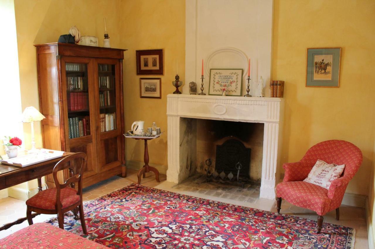 Chateau La Gentilhommiere Du Puits Notre-Dame 30 Rue De L'Eglise 24110 Saint Leon Sur L'Isle 外观 照片