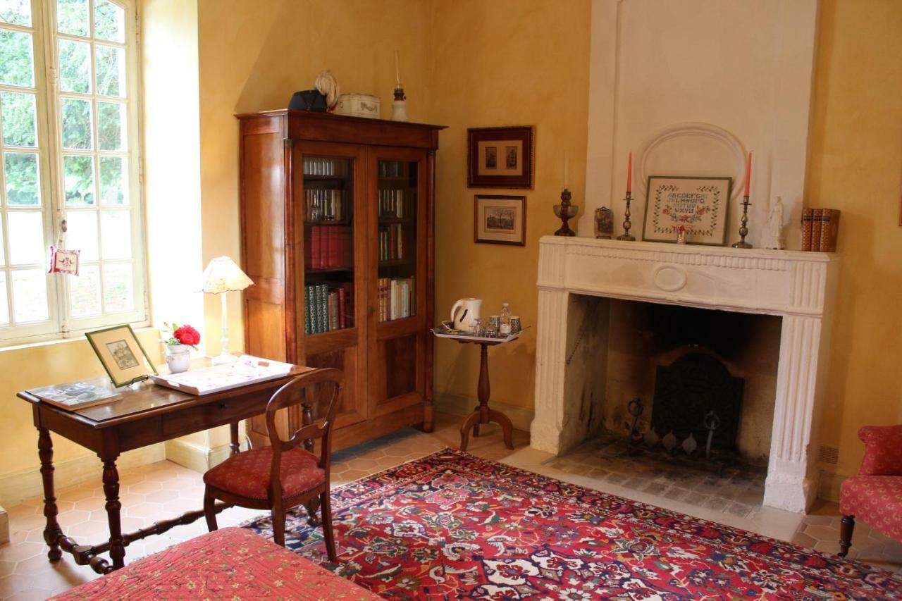 Chateau La Gentilhommiere Du Puits Notre-Dame 30 Rue De L'Eglise 24110 Saint Leon Sur L'Isle 外观 照片