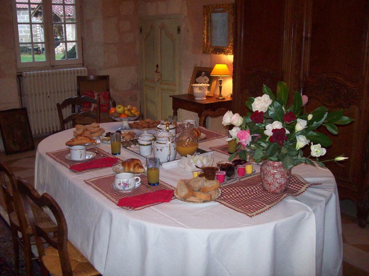 Chateau La Gentilhommiere Du Puits Notre-Dame 30 Rue De L'Eglise 24110 Saint Leon Sur L'Isle 外观 照片