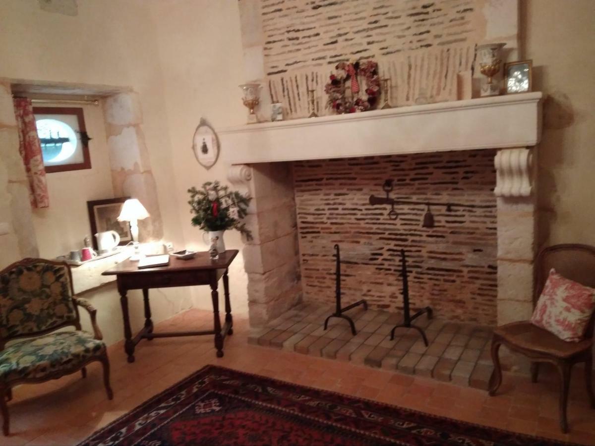Chateau La Gentilhommiere Du Puits Notre-Dame 30 Rue De L'Eglise 24110 Saint Leon Sur L'Isle 外观 照片