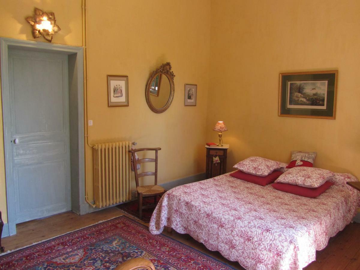 Chateau La Gentilhommiere Du Puits Notre-Dame 30 Rue De L'Eglise 24110 Saint Leon Sur L'Isle 外观 照片